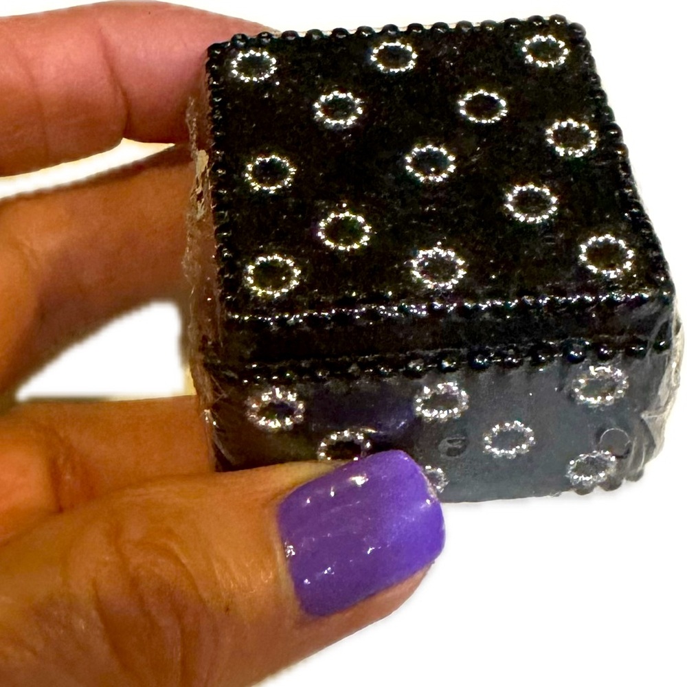 VTG 2005 SPIRIT INDIA TINY PILL BOX BLACK SILVER JEWELRY FLORAL COLLECTIBLE 1.75